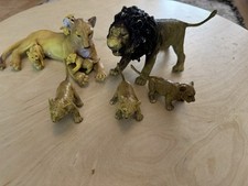 ELC Lion/lioness with cubs