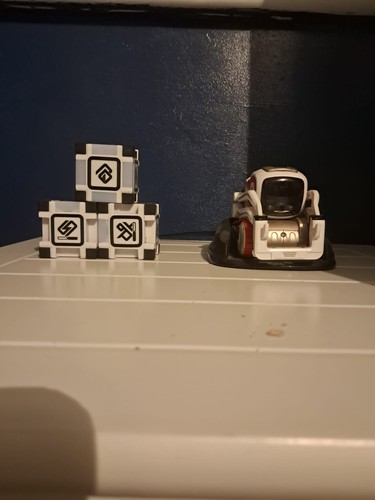 Red and white anki cozmo - red,