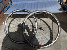 Mavic Aksium 700c Road Bike