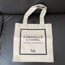 V&A GABRIELLE CHANEL Fashion