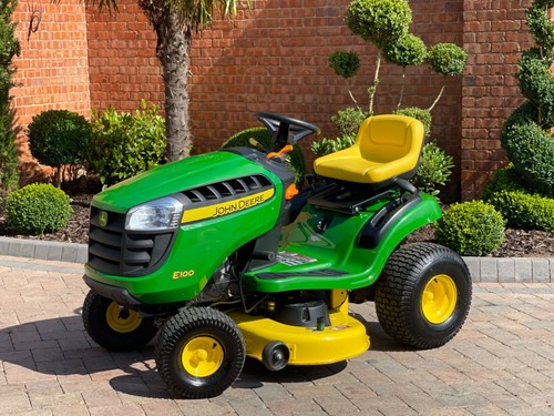 John deere e100 ride mower - on,