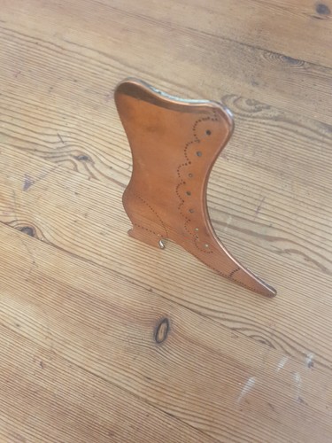 Brass boot ornament - 'brass',