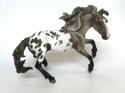 Breyer 2023 collector club - breyer,