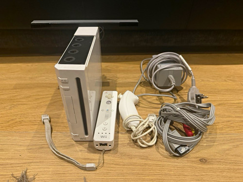 Nintendo wii white console - wii,