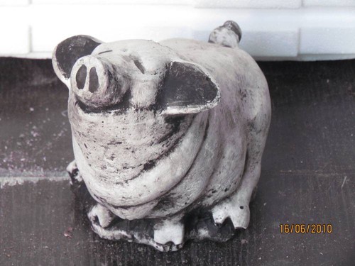 Pig - (concrete, ornament)