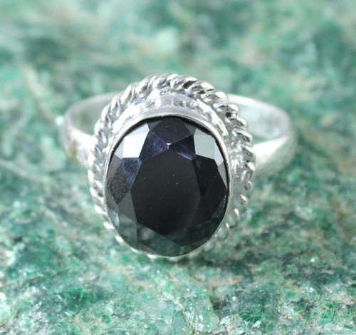 Black diamond solitaire - black,