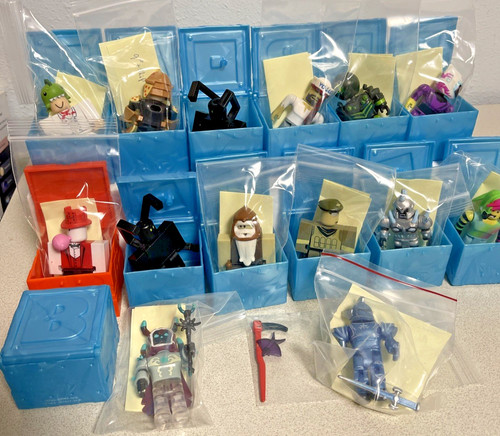 Roblox series figures - 14,