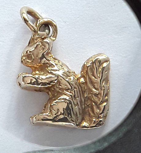 9ct yellow gold squirrel - gold,
