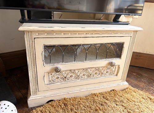 Old charm stand - charm, tv