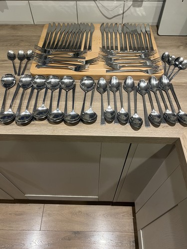 Set pieces serving for - set,