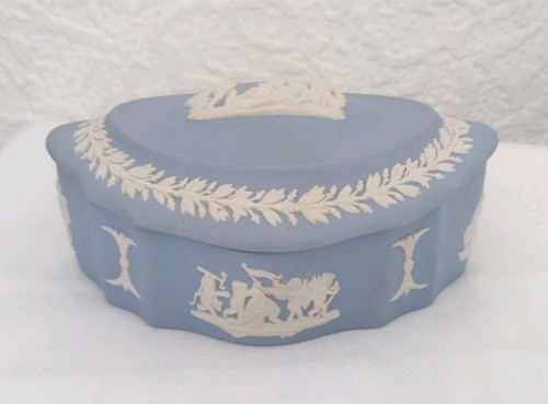 Lovely wedgwood jasperware - lovely,