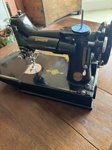 Vintage singer featherweight - singer,