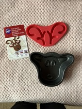 Wilton Reindeer Cake Tin w/ Silicone Mould Pan Set