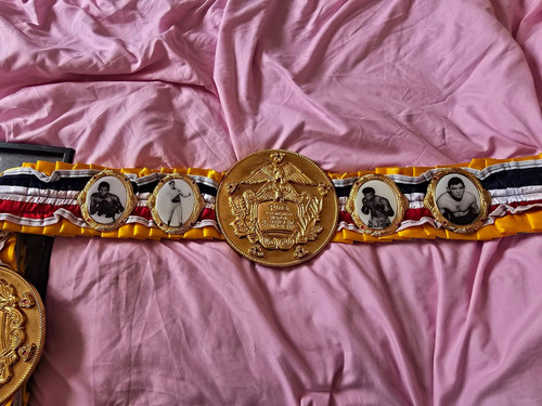 Rocky balboa ring magazine - /,