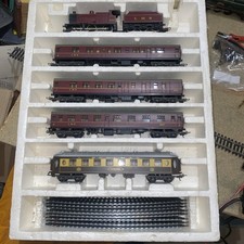 Lima HO Gauge 4683 Set 0-6-0 LMS 4F Steam Locomotive 4 Coaches Boxed