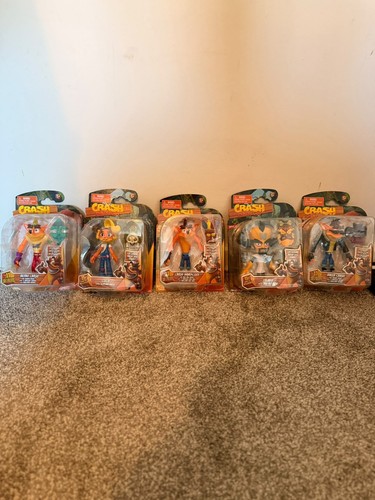 Crash bandicoot action figure - crash,
