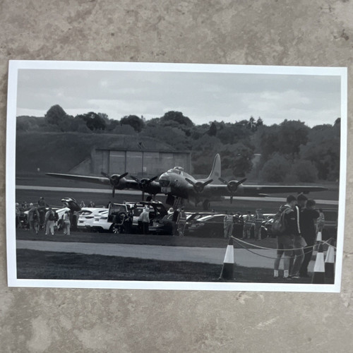 Black and white - , b17