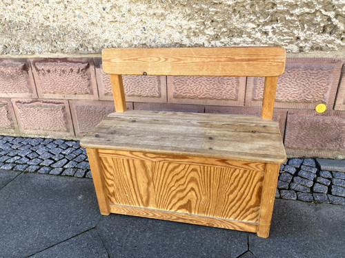 Antique kitchen chest - , lid