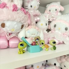 Littlest Pet Shop bundle of 4 authentic turtles with chest accessory