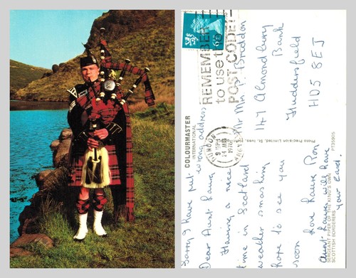 Postcard scottish piper in - piper,