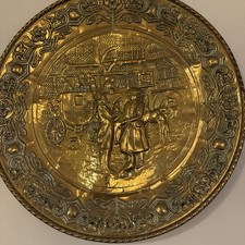 Vintage Peerage Embossed brass Wall Plate Carriage Scene 15” Round