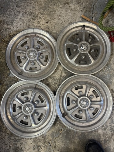 Triumph stag hub caps - hub, x4