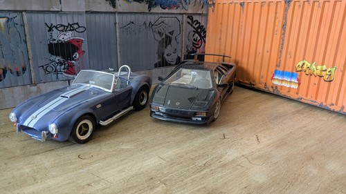 Scale diecast cars used - 1/18,