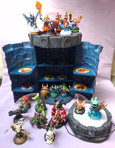 Assortment skylanders items - assortment, of
