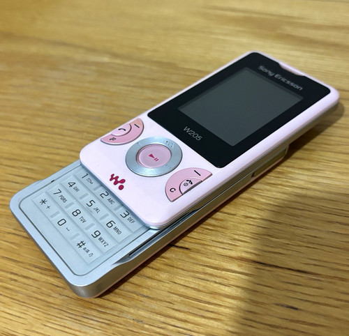 Sony ericsson w205 walkman - ericsson,