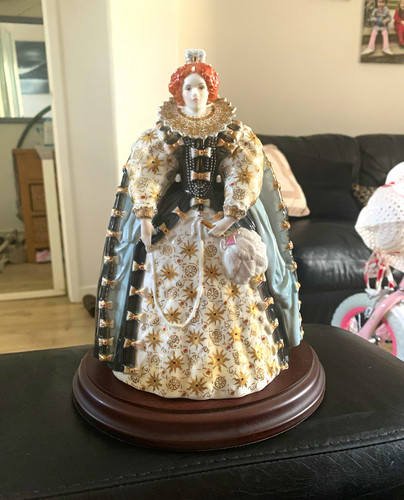 Royal worcester queen - royal,