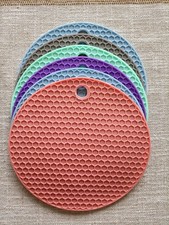 6 Durable Hexagon Patterned Non Slip Heat Resistant 14.5 cm Silicone Placemats