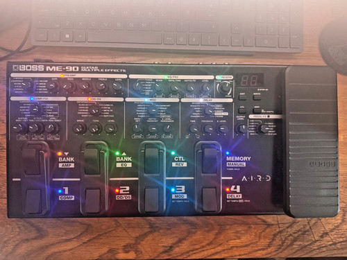 Boss guitar - boss, me-90