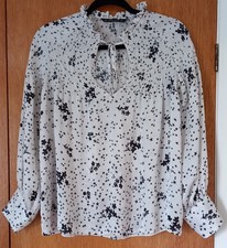 Zara Basic Star & Floral Blouse Size Medium Black & Ivory Tie Ruffle Collar Top