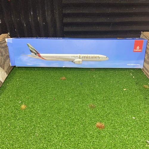Emirates boeing 777 - emirates,