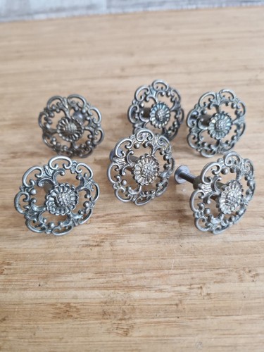 Vintage cupboard knobs - x,