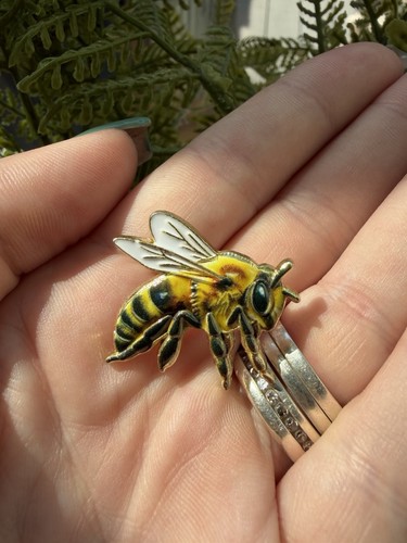 Cute bee enamel pin - cute, badge