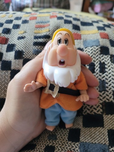 Disney snow white 7 - 7, dwarfs