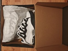 OSIRIS D3 WHITE AND BLACK SIZE