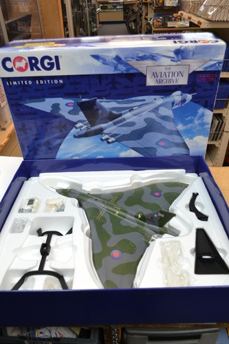 Corgi aviation archive avro - corgi,
