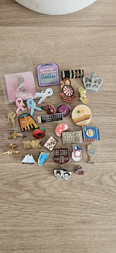 Mixed job lot - mixed, lapel