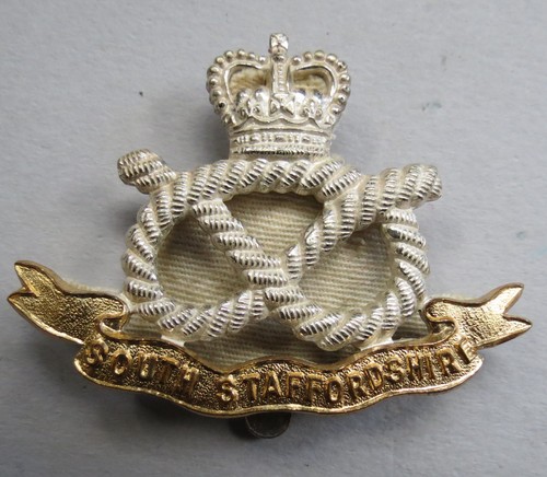 Silvered gilt cap badge the - &,