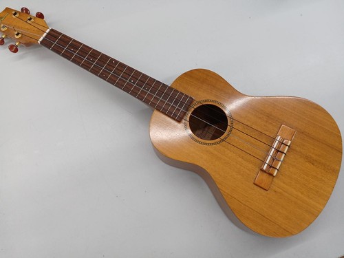 Famous tenor ukulele - tenor,
