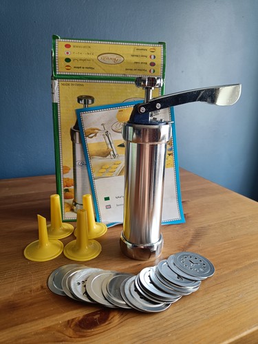 Vintage biscuits cookie press - vintage,