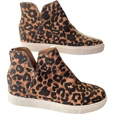 Women’s Sneakers 10M STEVE