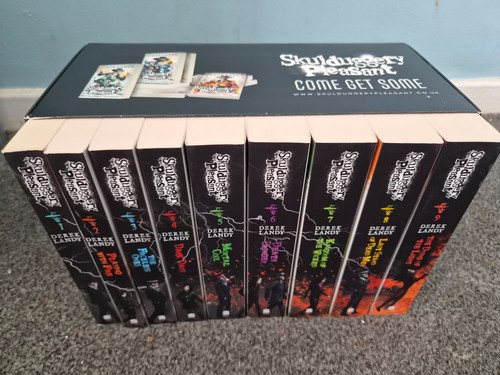 Skulduggery pleasant books 9 - skulduggery,