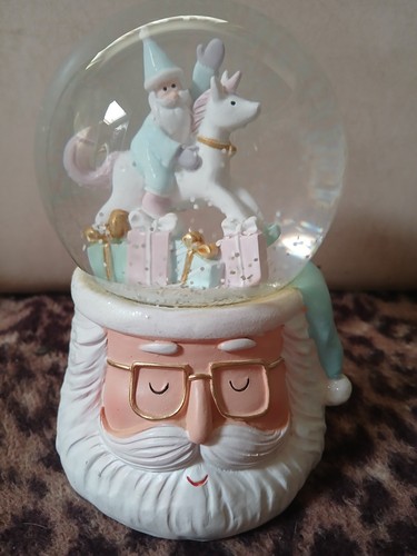 Maxx santa snowglobe - maxx,