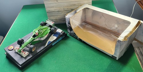 Scale hot wheels racing - 1:18,