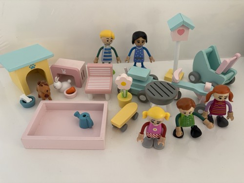 Little town family poseable - town,