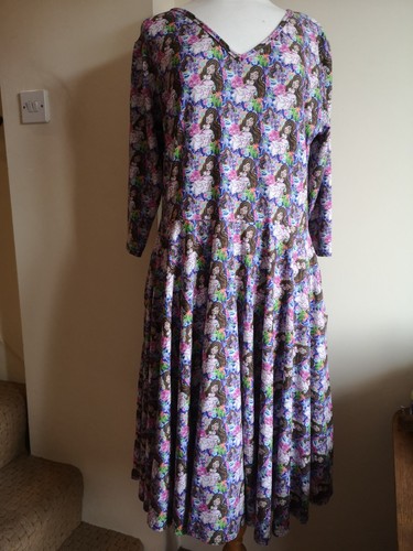 Carolina dress room - room, circle