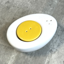 Ceramic Stacking Salt Pepper Shaker Set Hard Boiled Egg Retro Kitchen Yellow